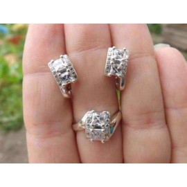 Гарнитур Серебряное Кольцо 15084 / Серебряные Серьги 25084